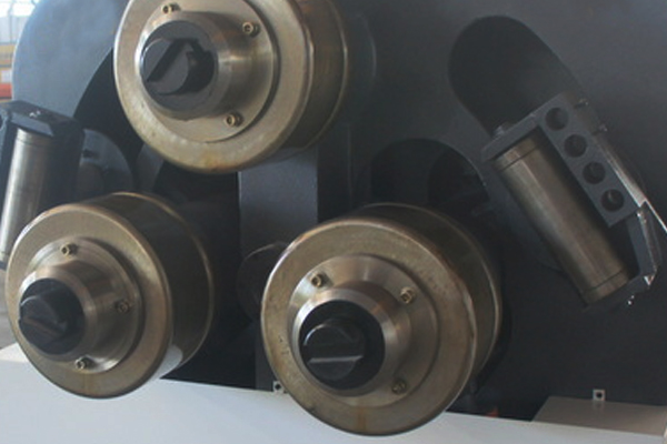 立式型材彎曲機的結(jié)構(gòu)組成